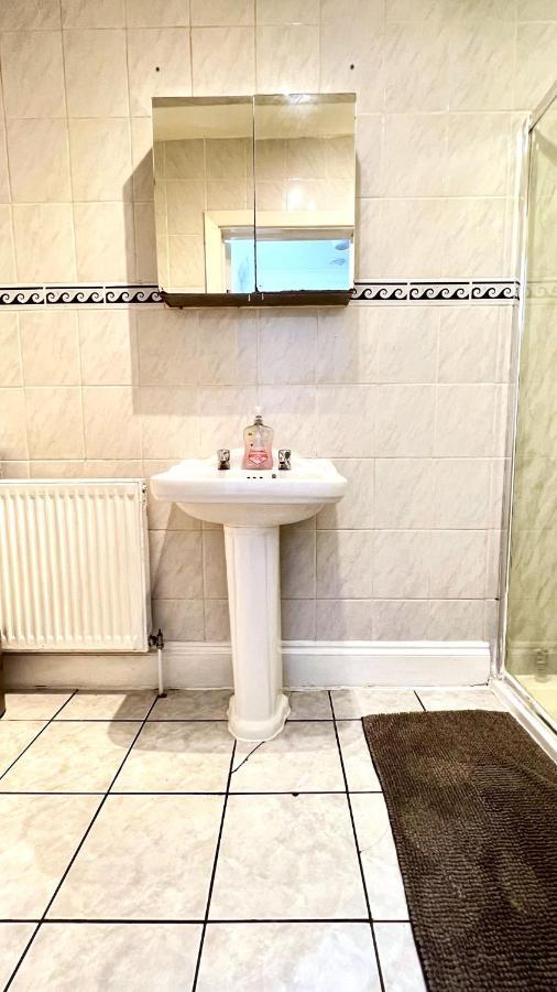 Aldgate Rooms London Bagian luar foto