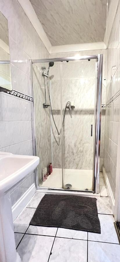 Aldgate Rooms London Bagian luar foto