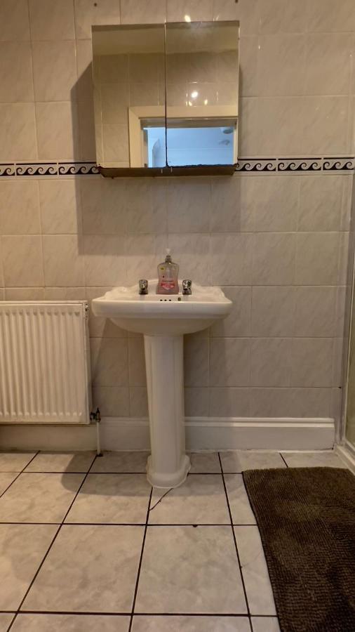 Aldgate Rooms London Bagian luar foto