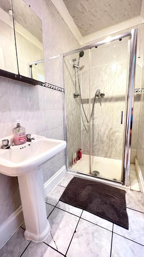 Aldgate Rooms London Bagian luar foto