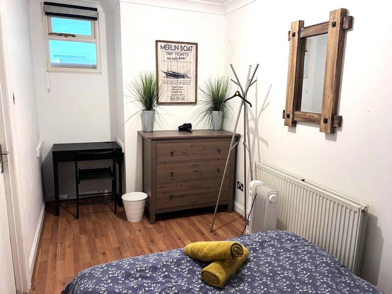 Aldgate Rooms London Bagian luar foto